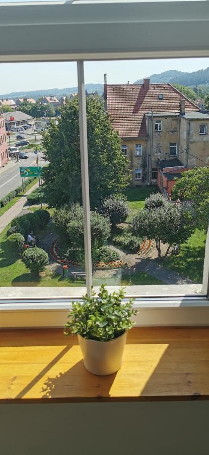 Klimatyczny Apartament Nr 8 Z Widokiem Na Gory Sowie Bielawa  Kültér fotó