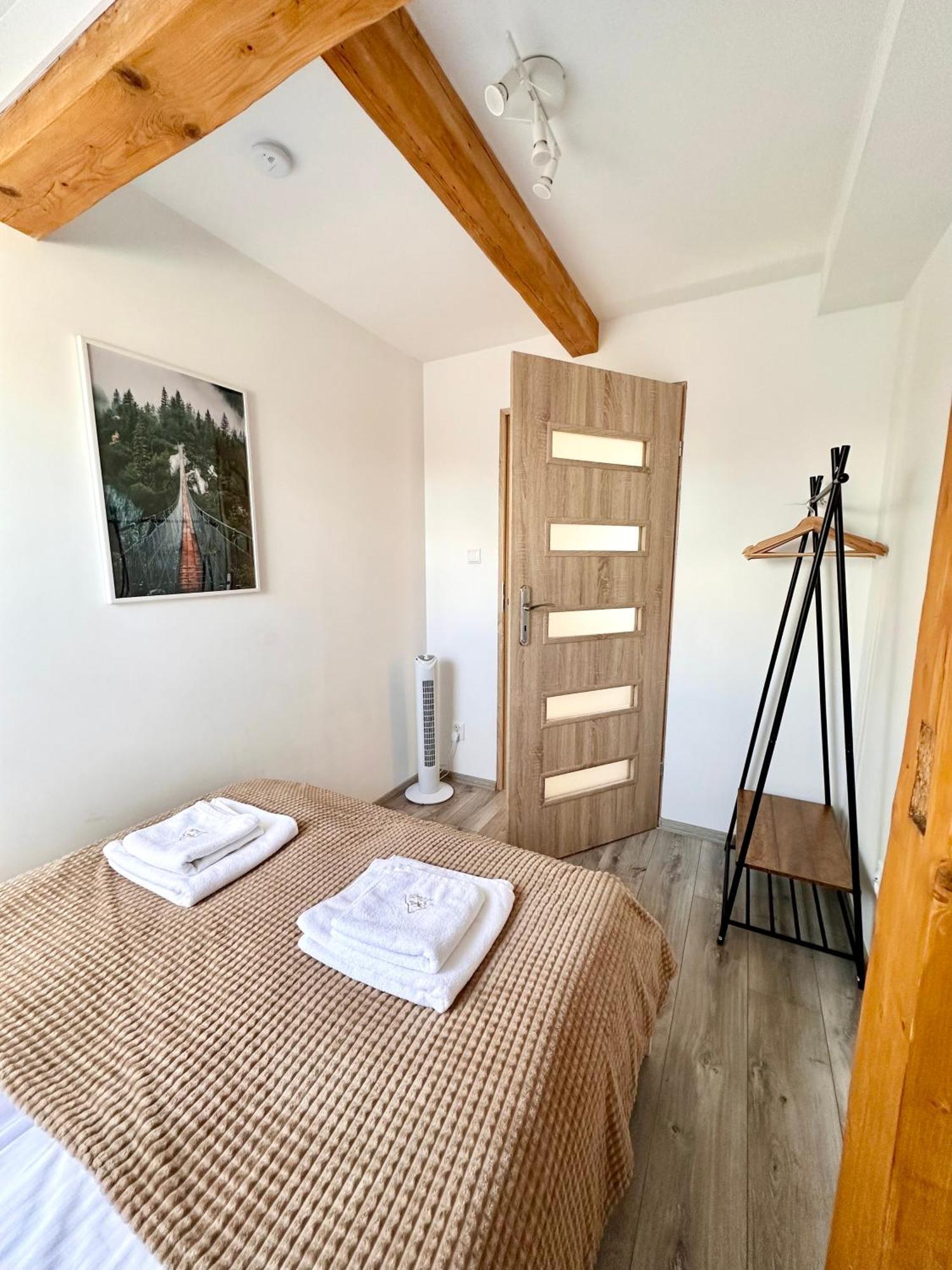 Klimatyczny Apartament Nr 8 Z Widokiem Na Gory Sowie Bielawa  Kültér fotó
